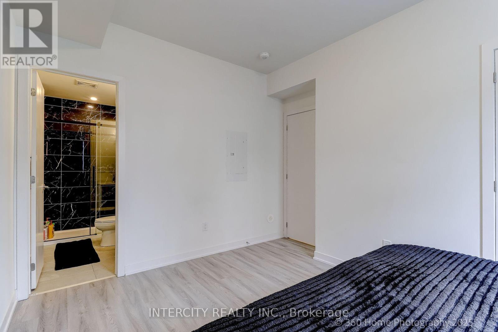 #1504 11 DAVID EYER ROAD - 15