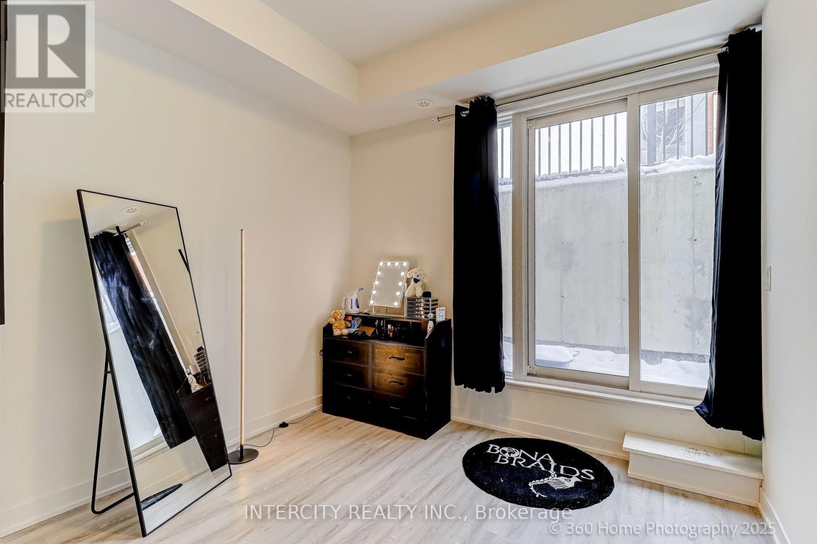 #1504 11 DAVID EYER ROAD - 21