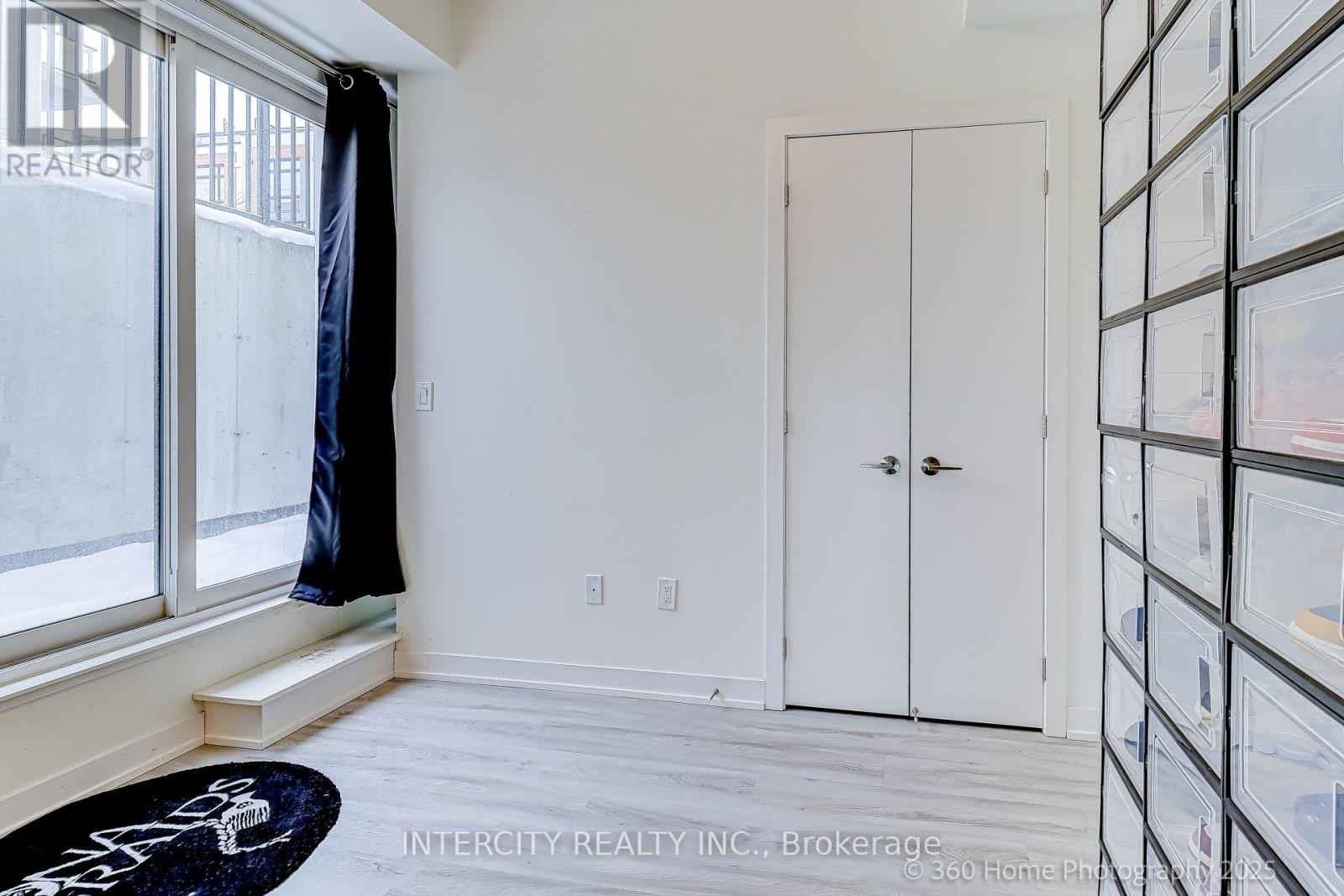 #1504 11 DAVID EYER ROAD - 22