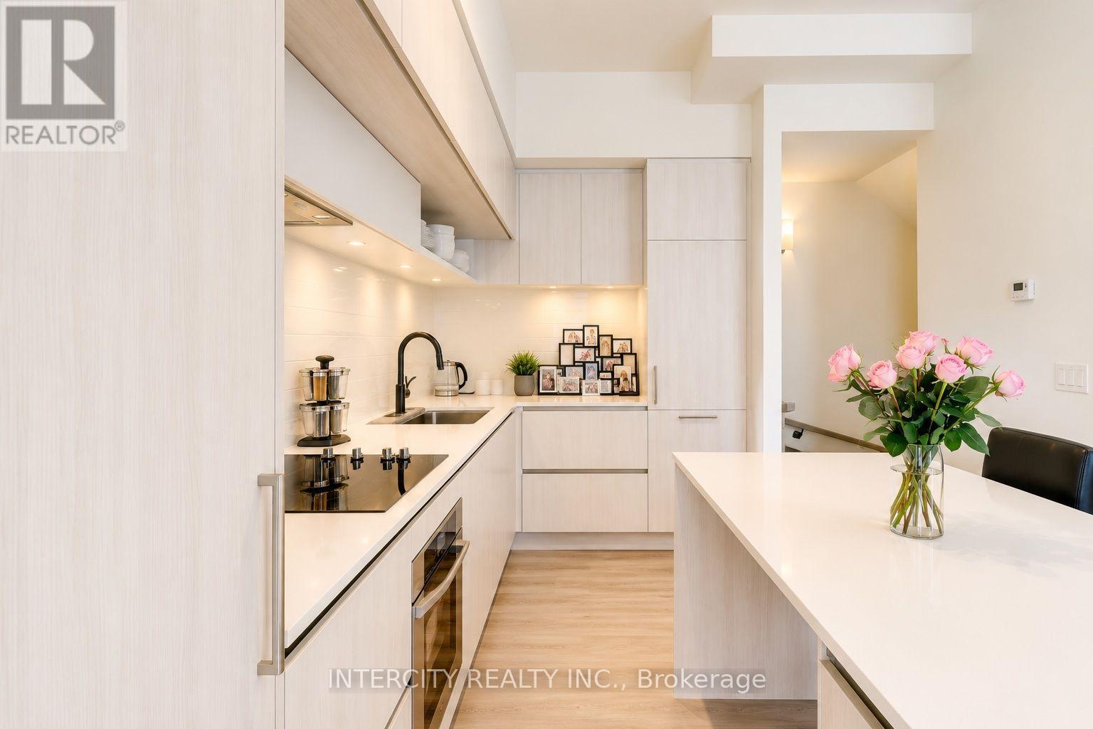 #1504 11 DAVID EYER ROAD - 6