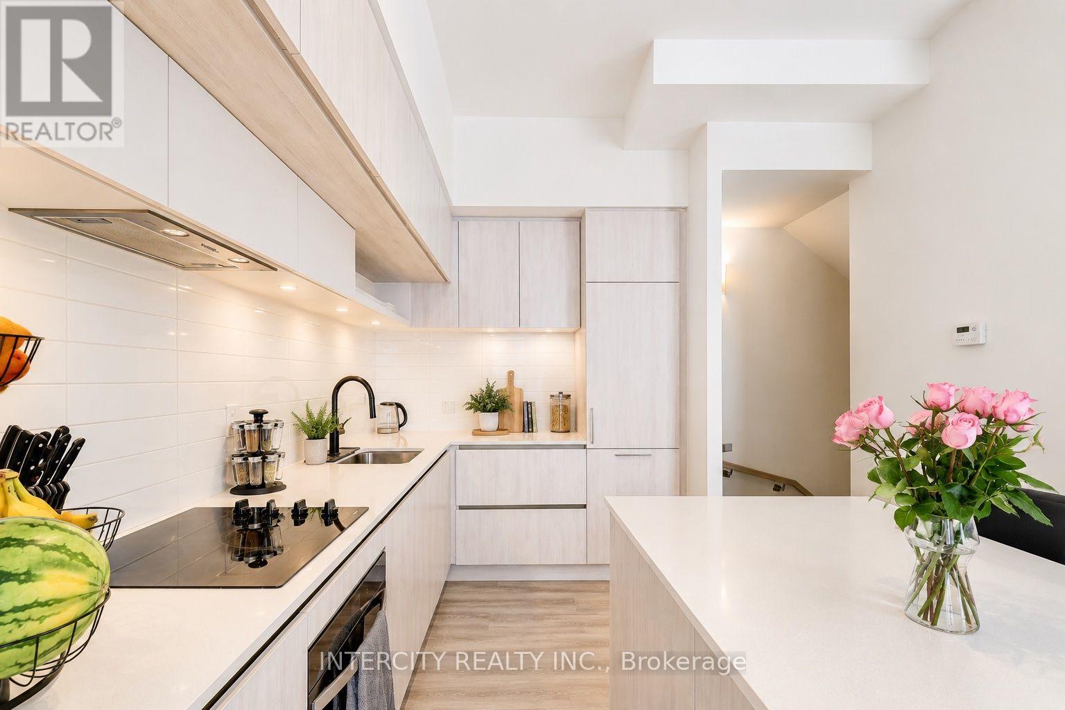 #1504 11 DAVID EYER ROAD - 8