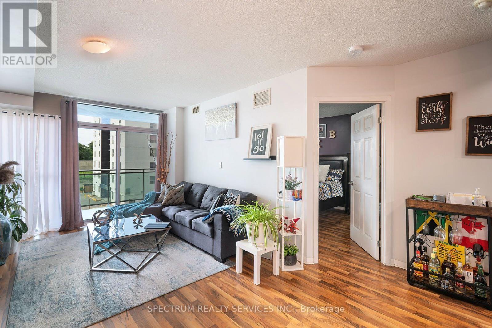 #406 2464 WESTON ROAD - 18