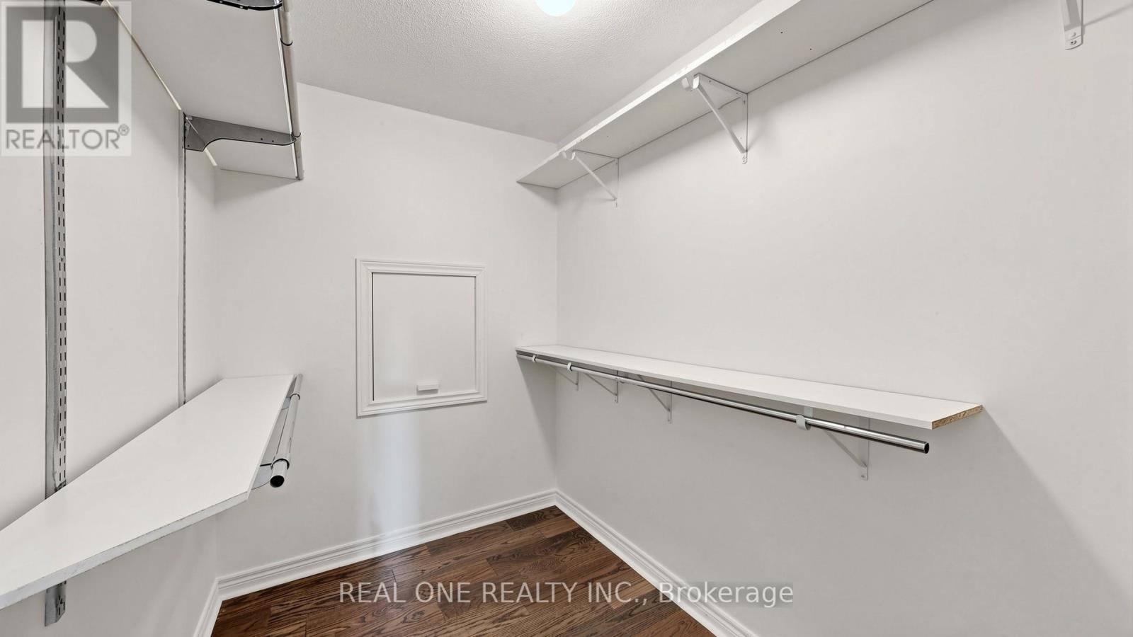 488 GEORGE RYAN AVENUE - 40