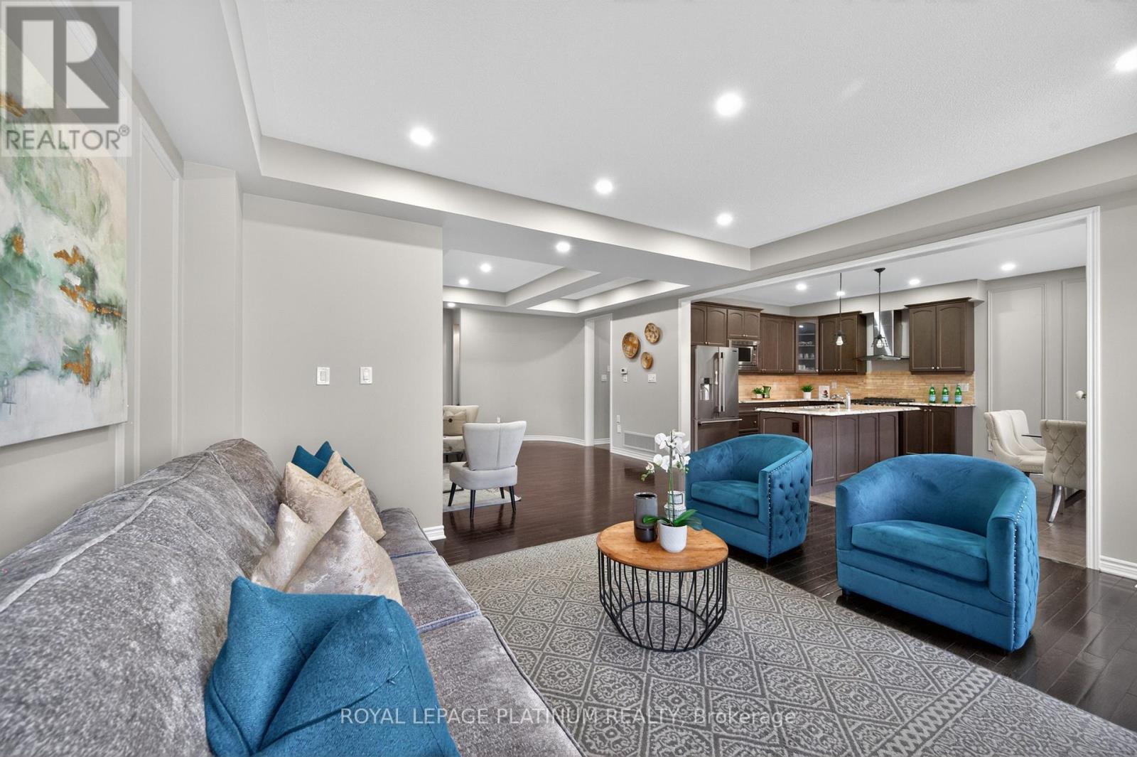 15 AYLESBURY DRIVE - 11