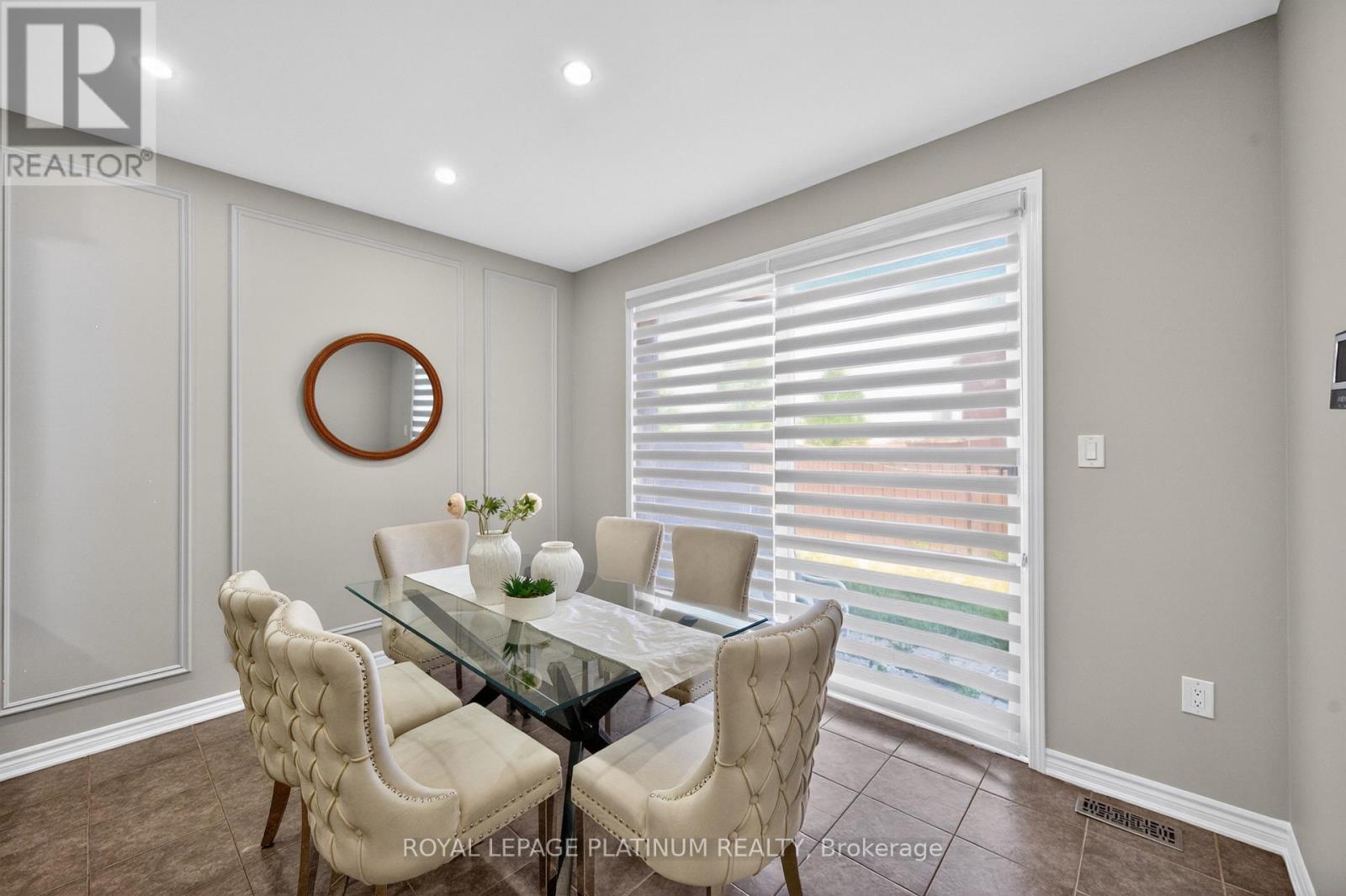 15 AYLESBURY DRIVE - 14