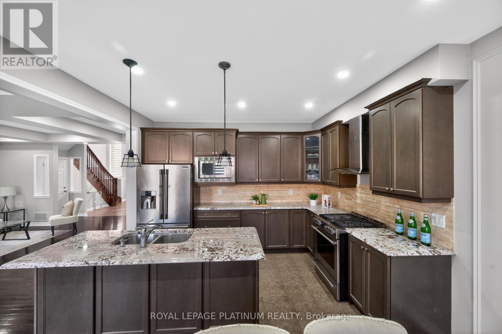 15 AYLESBURY DRIVE - 15