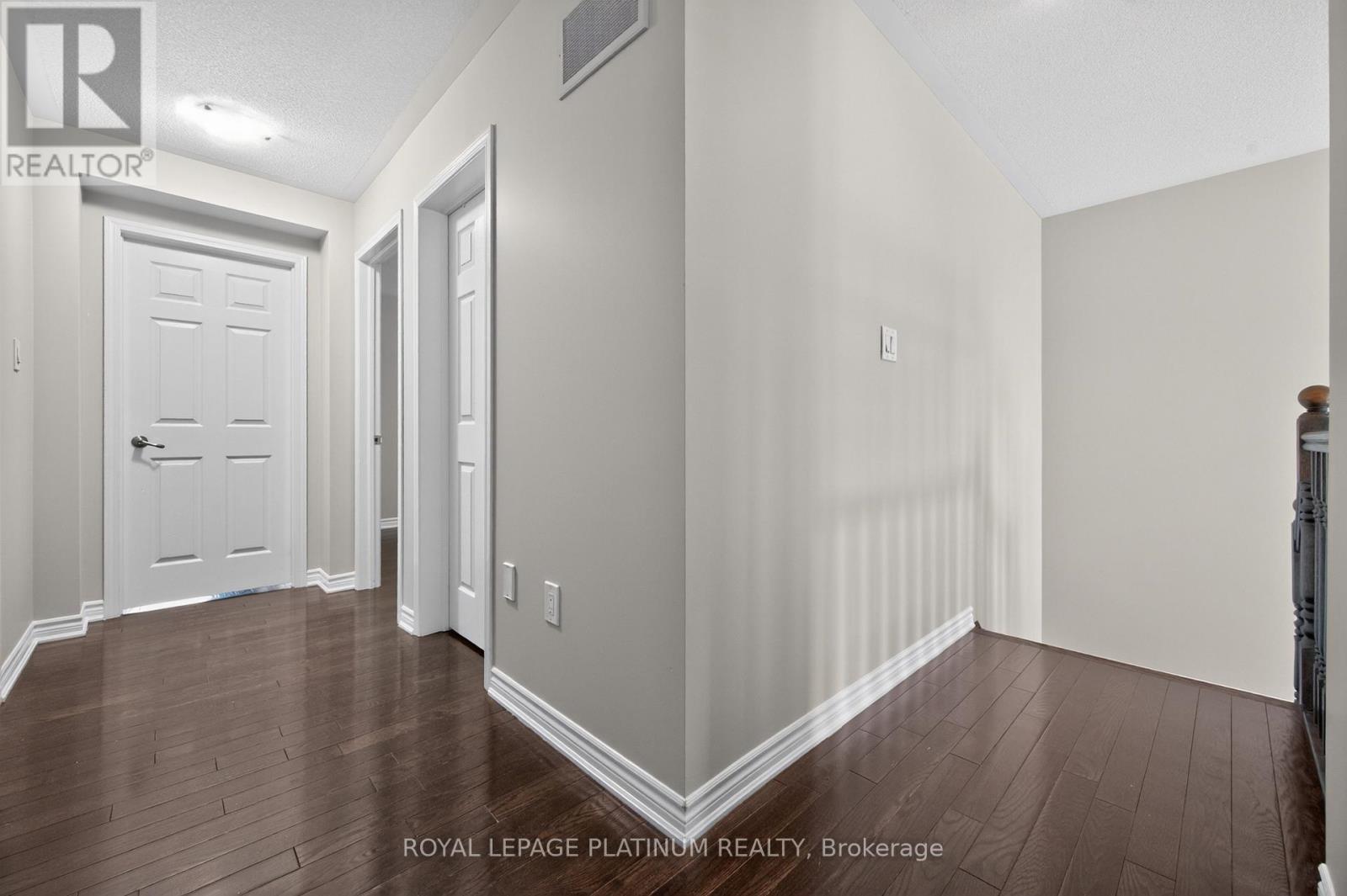 15 AYLESBURY DRIVE - 18