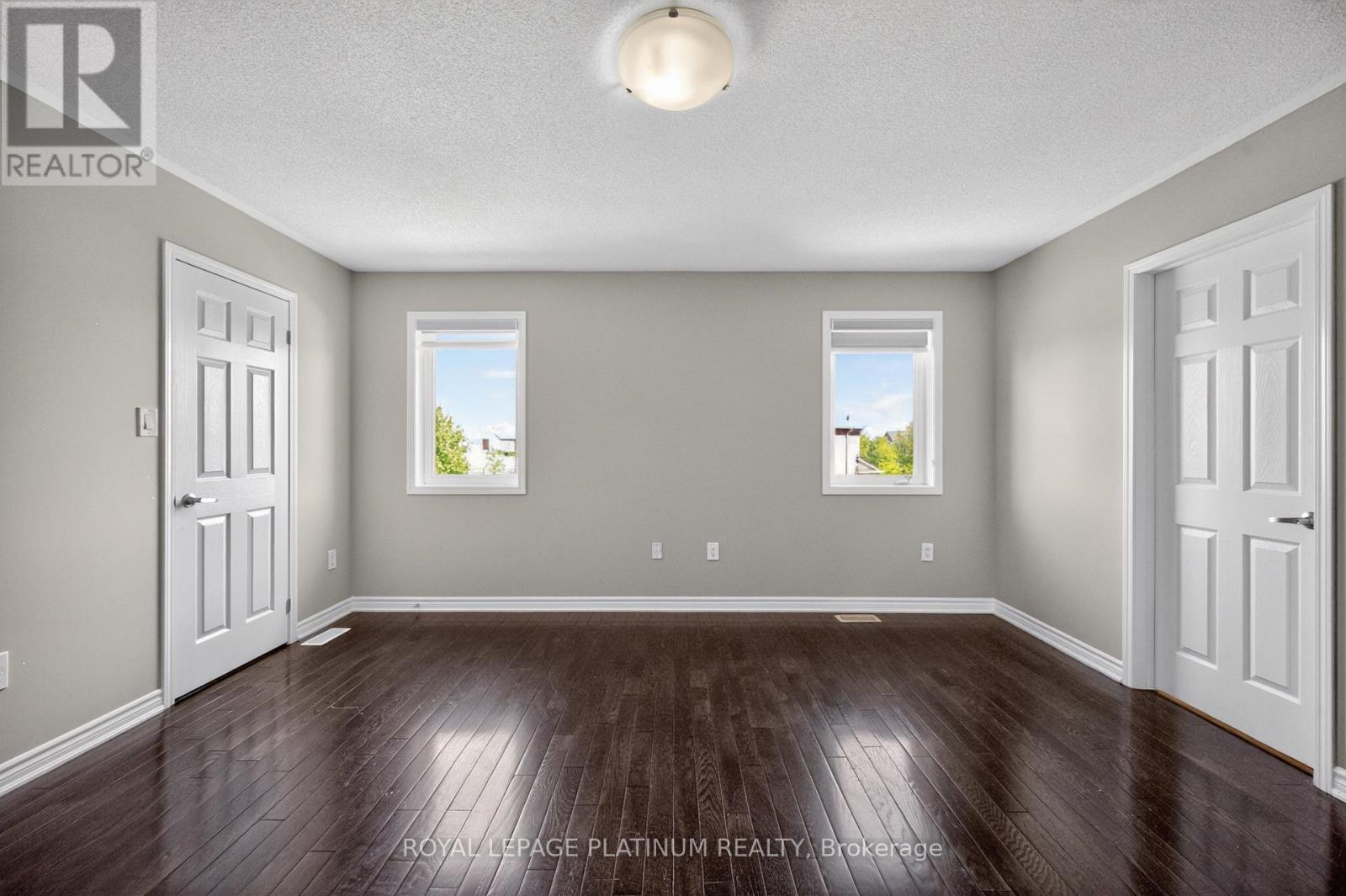 15 AYLESBURY DRIVE - 20