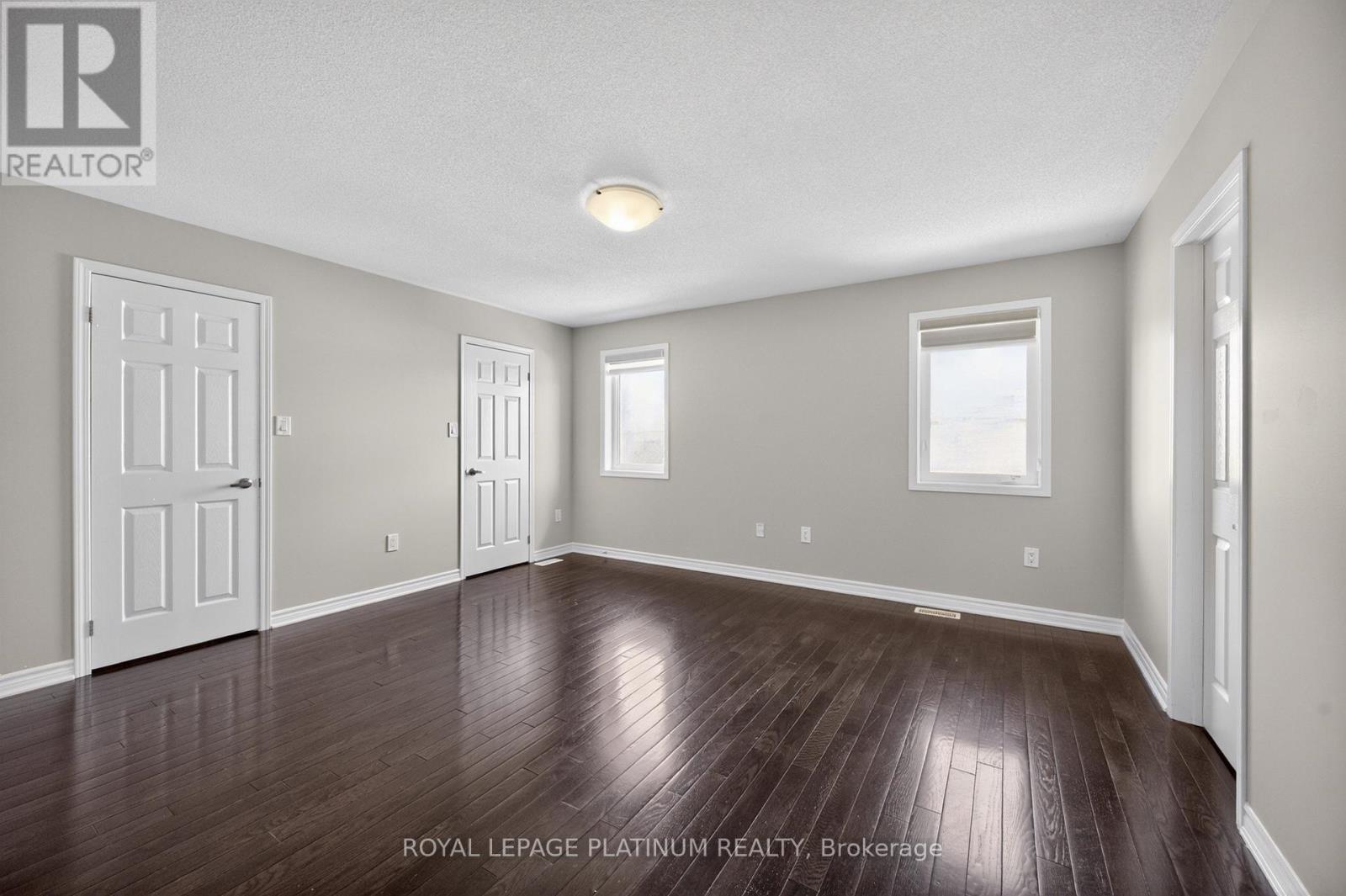 15 AYLESBURY DRIVE - 21