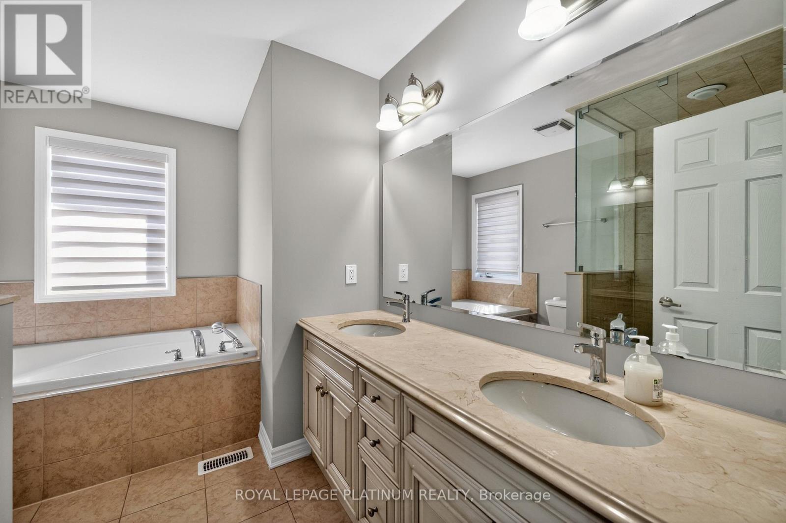 15 AYLESBURY DRIVE - 23