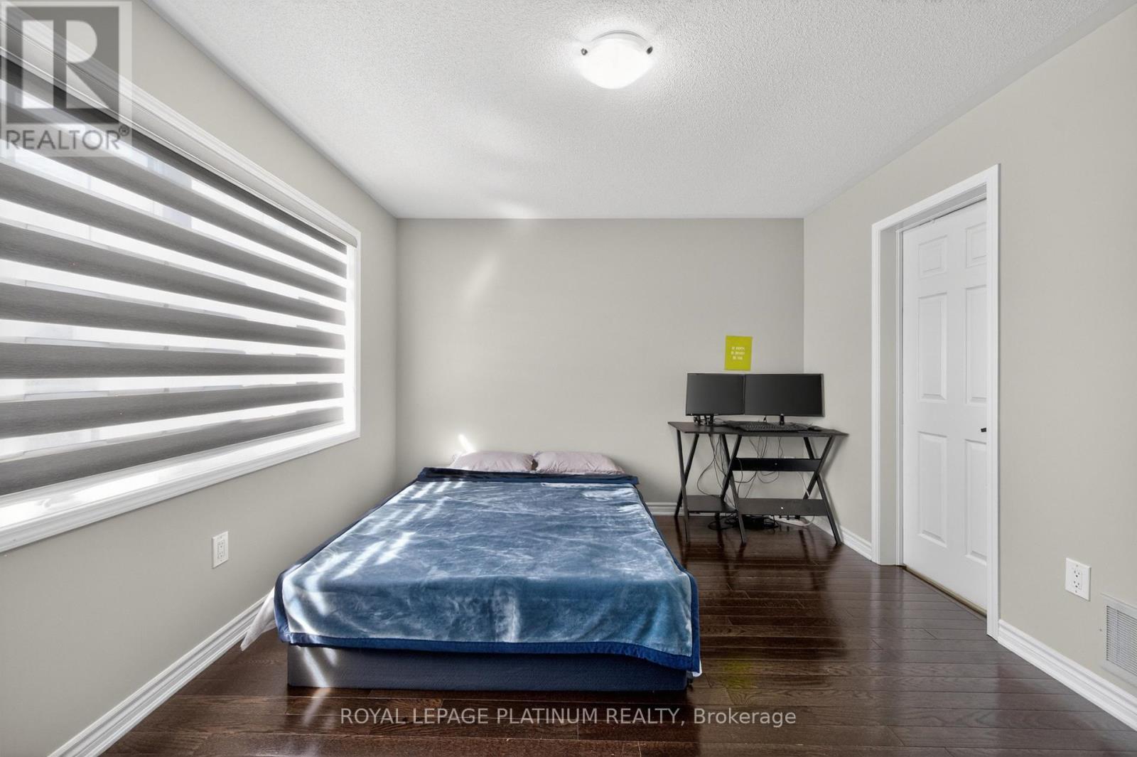 15 AYLESBURY DRIVE - 26