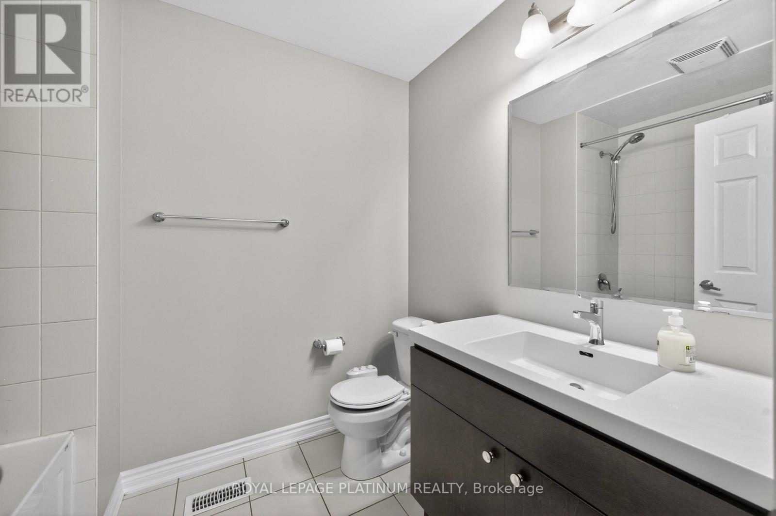 15 AYLESBURY DRIVE - 28