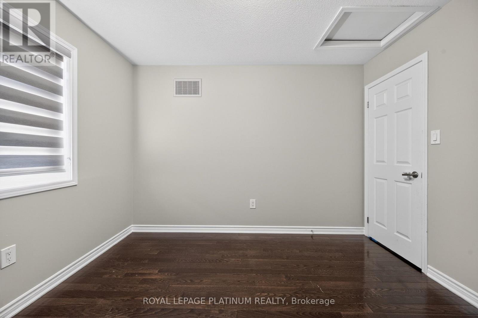 15 AYLESBURY DRIVE - 30