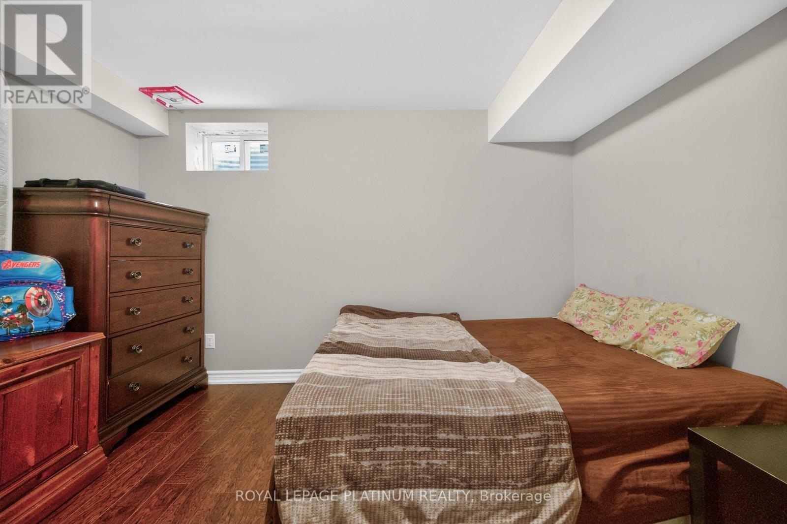 15 AYLESBURY DRIVE - 43