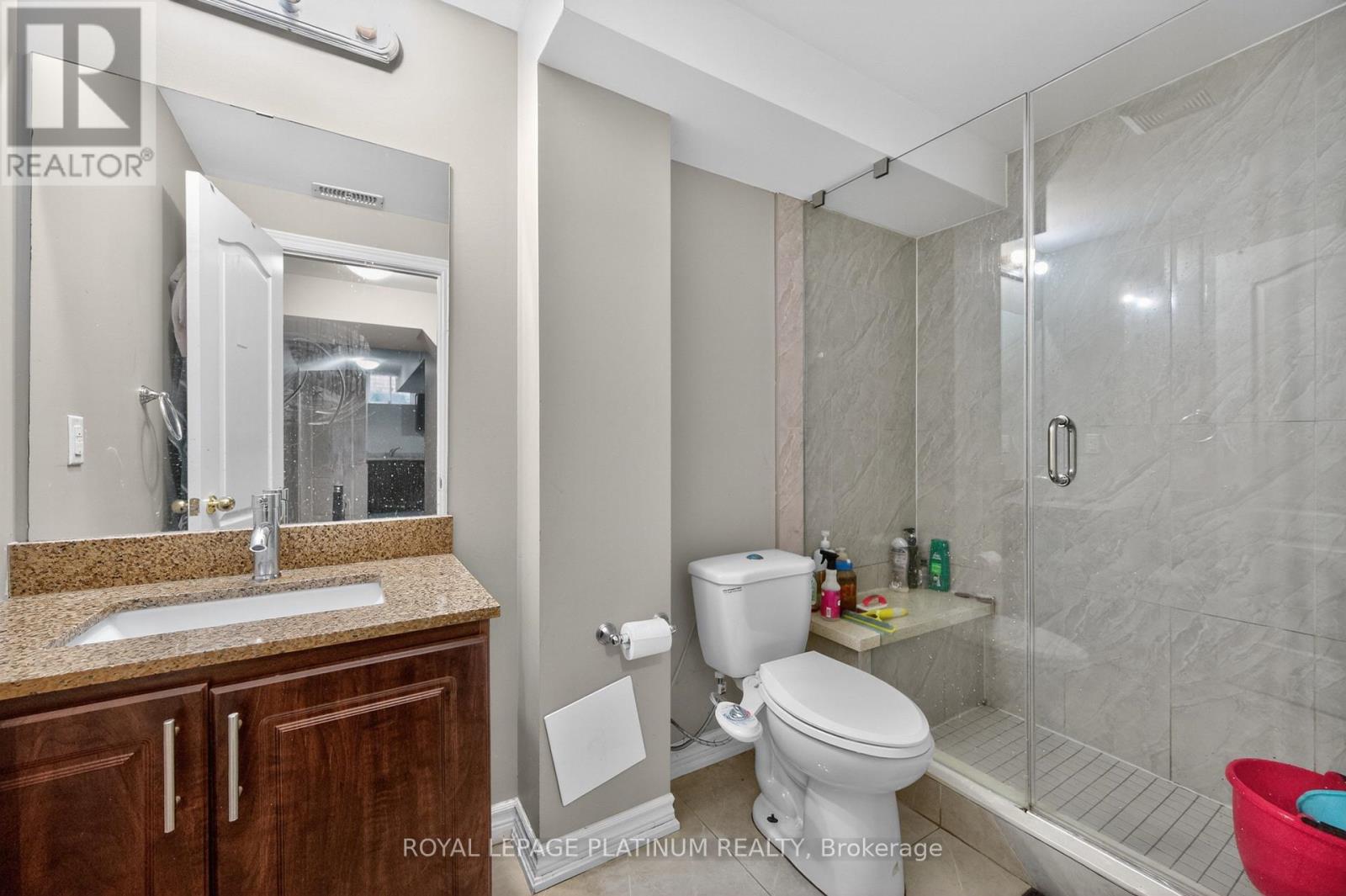 15 AYLESBURY DRIVE - 45