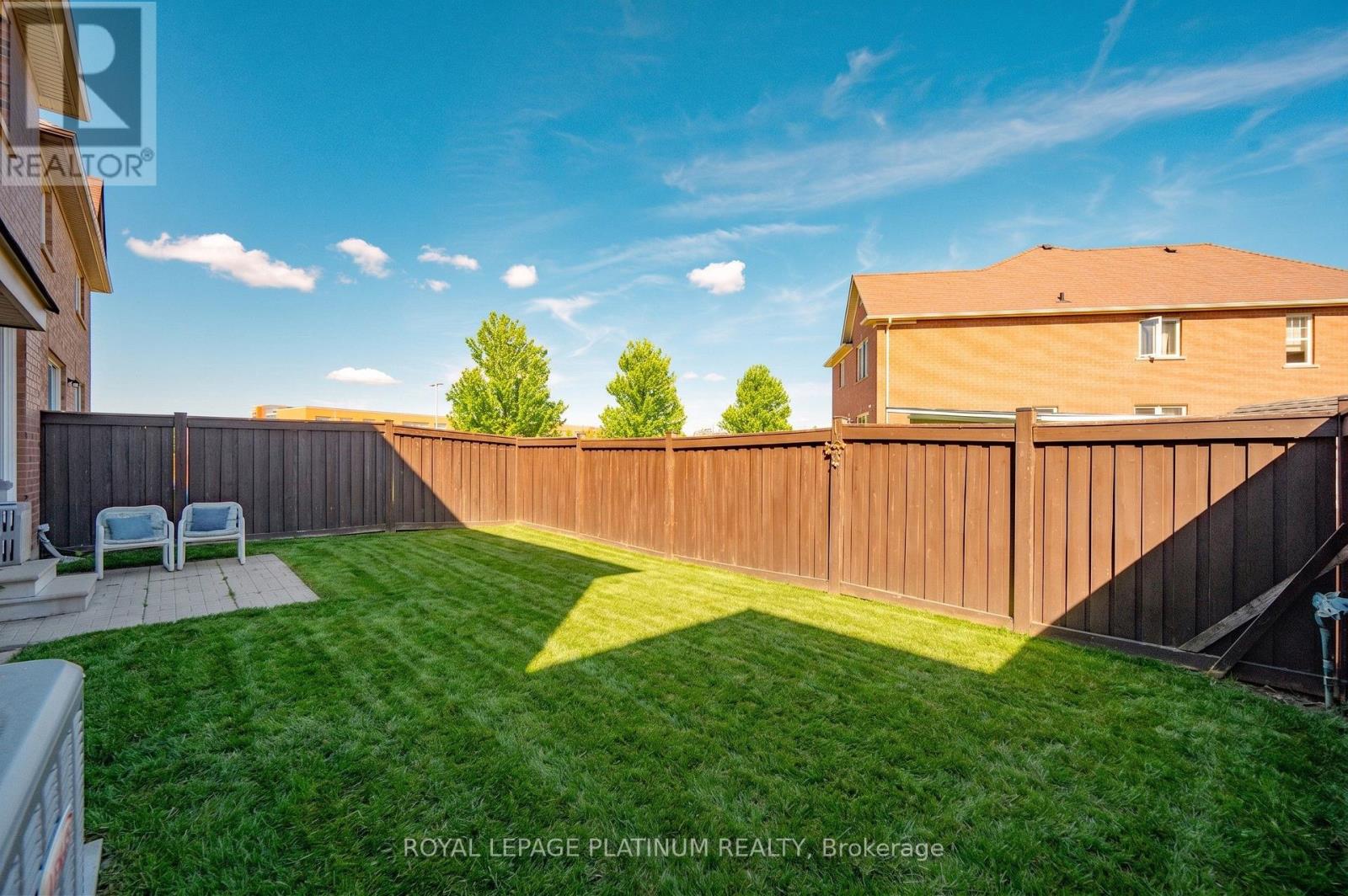 15 AYLESBURY DRIVE - 47