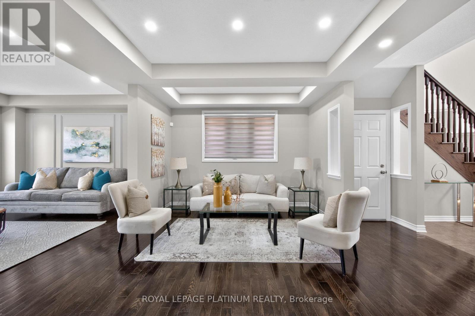 15 AYLESBURY DRIVE - 8