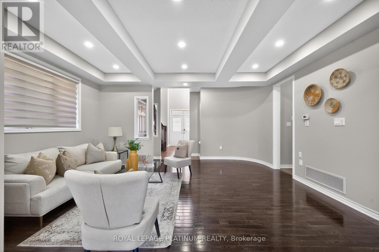 15 AYLESBURY DRIVE - 9