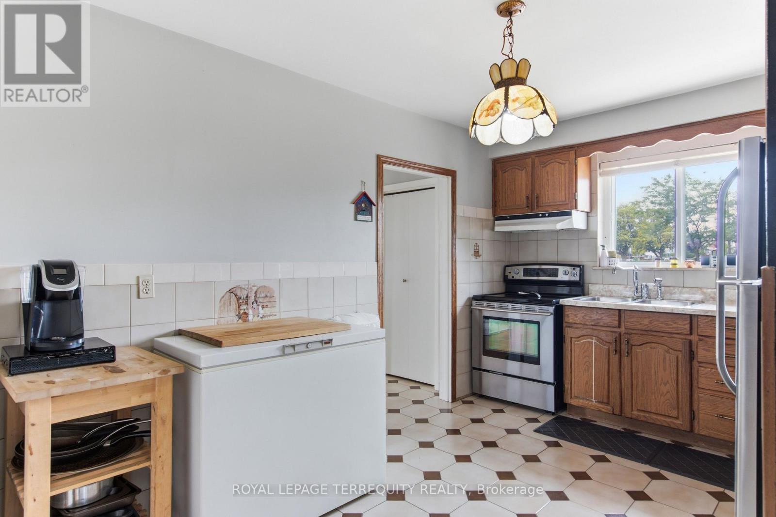 21 BUCKLAND ROAD - 13