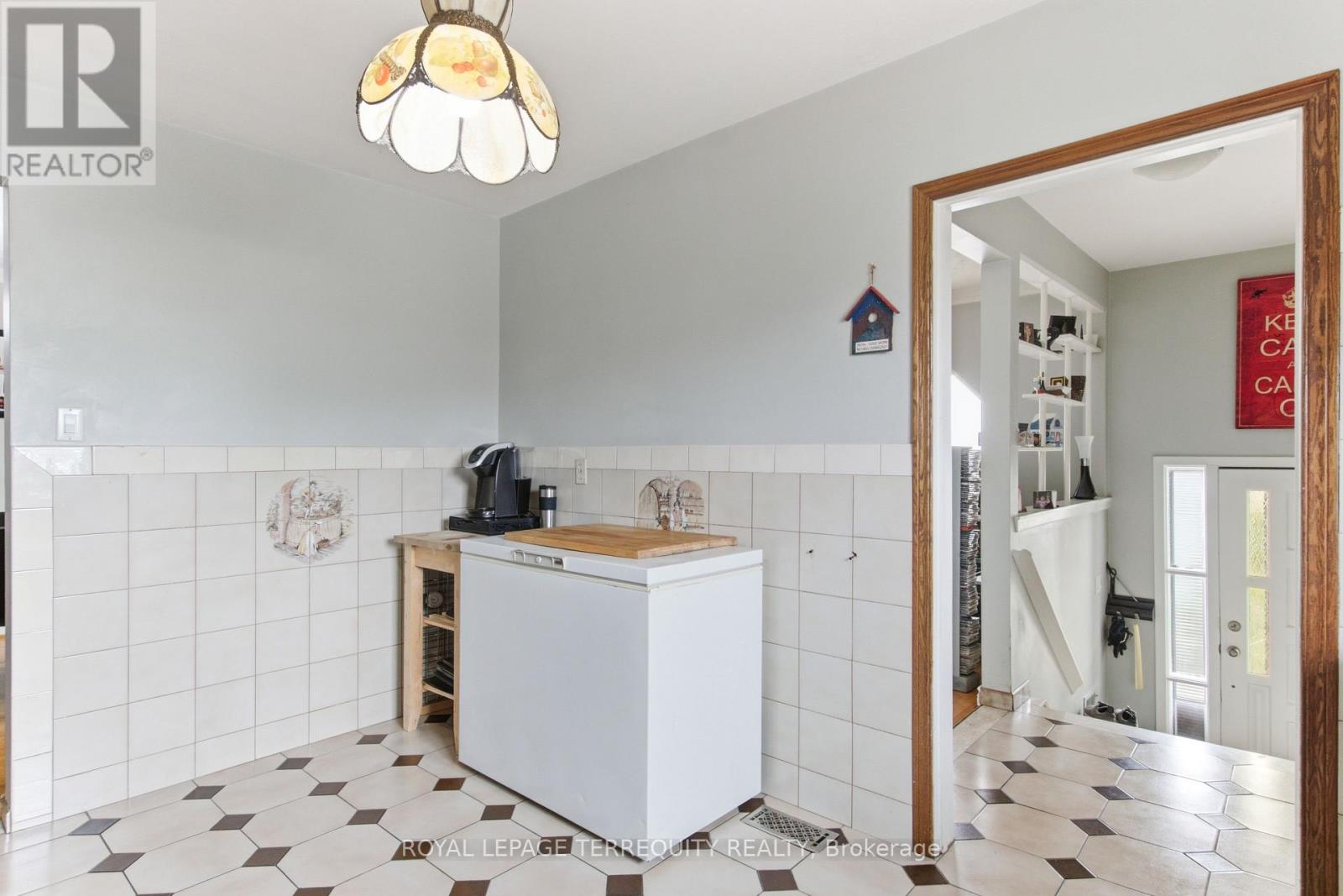 21 BUCKLAND ROAD - 16