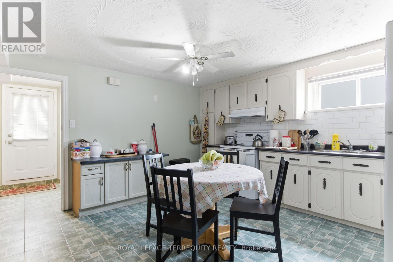 21 BUCKLAND ROAD - 28
