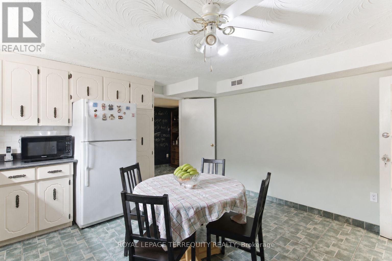 21 BUCKLAND ROAD - 29
