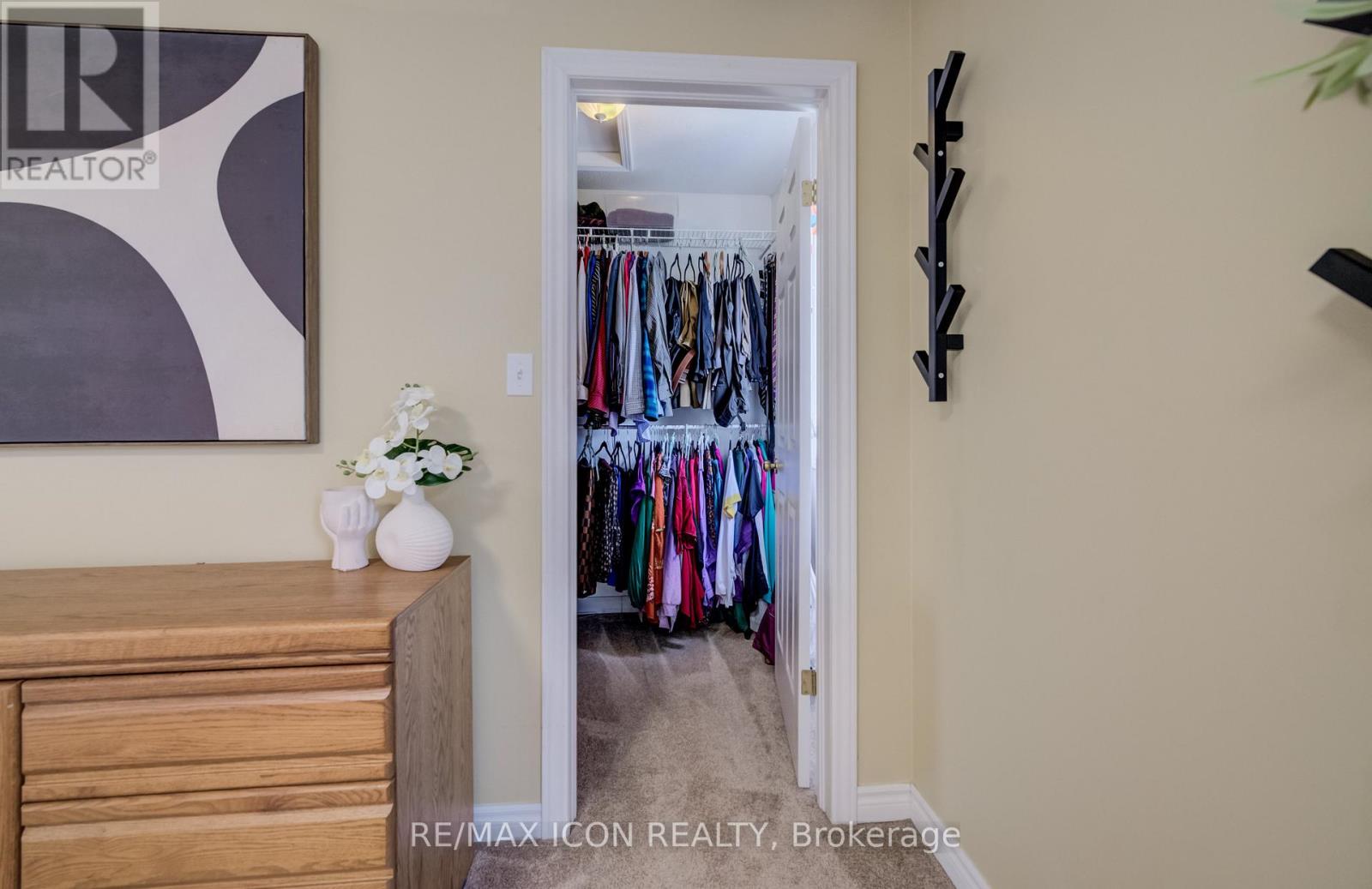 124 PROSPERITY DRIVE - 20