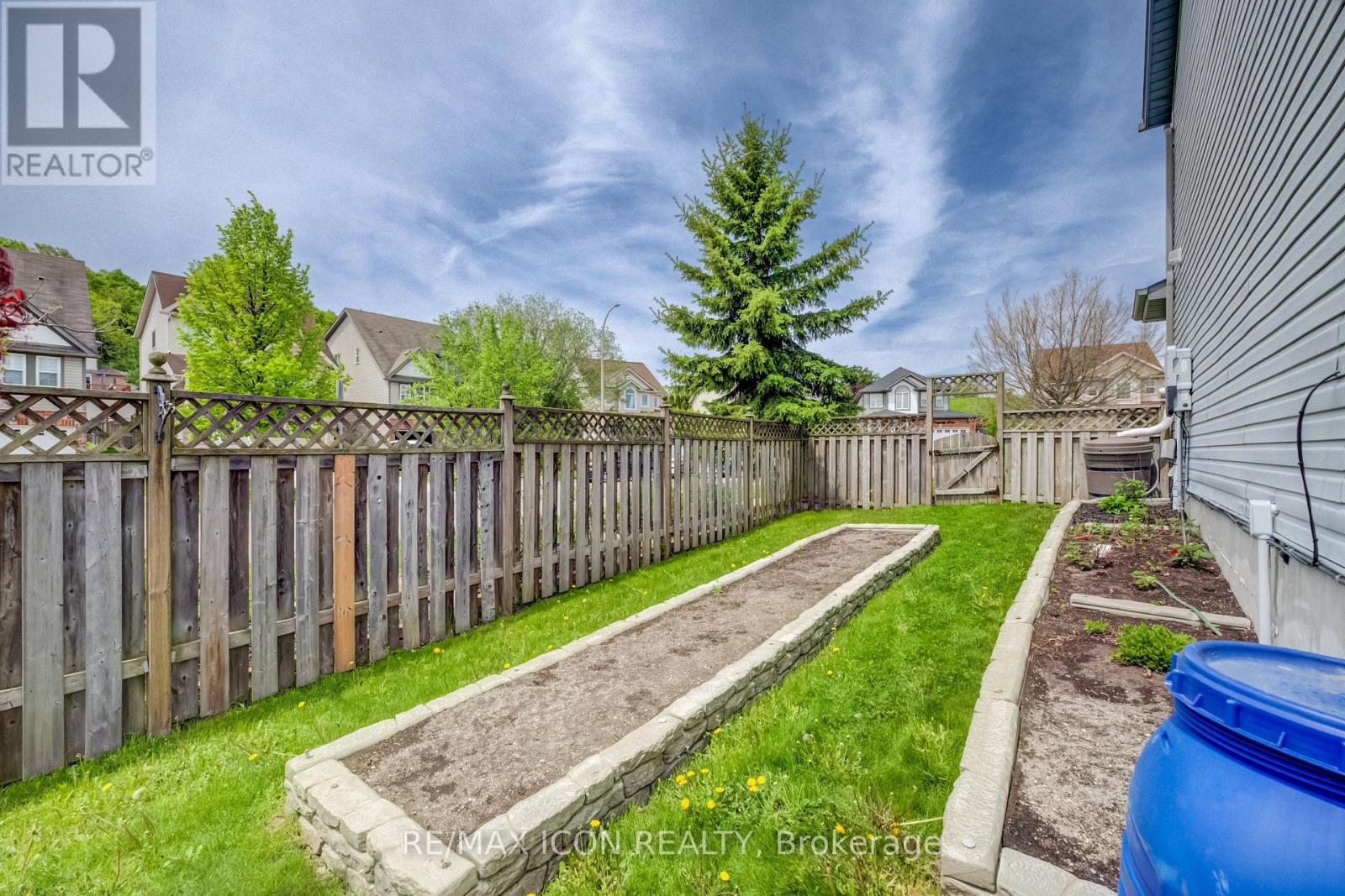 124 PROSPERITY DRIVE - 35