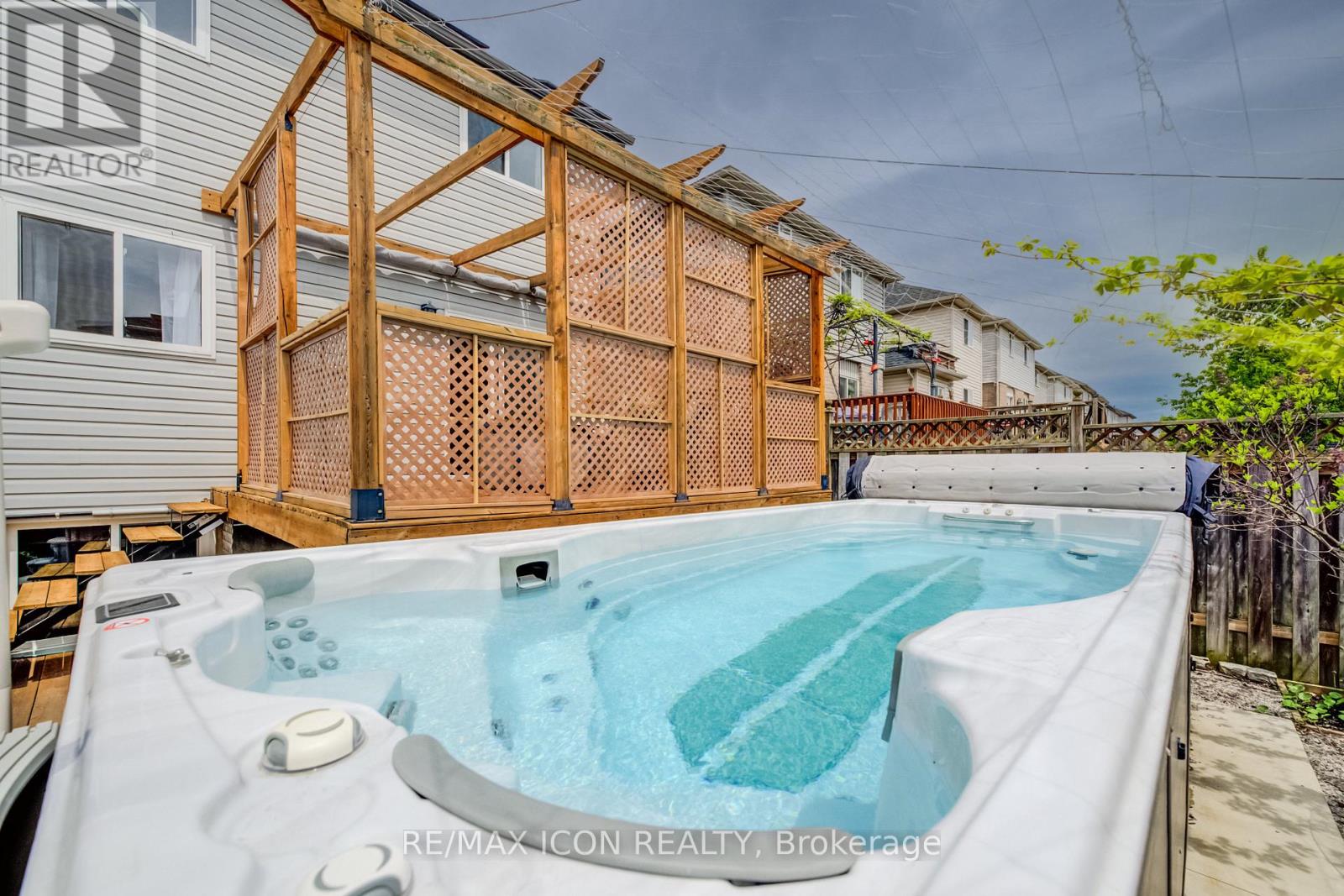 124 PROSPERITY DRIVE - 36