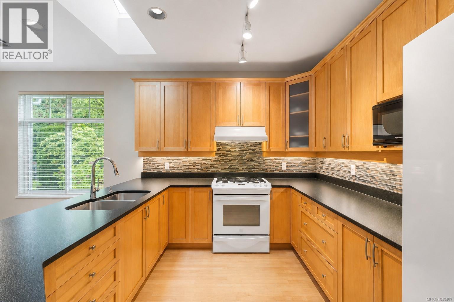 1266 Saturna Dr - 13