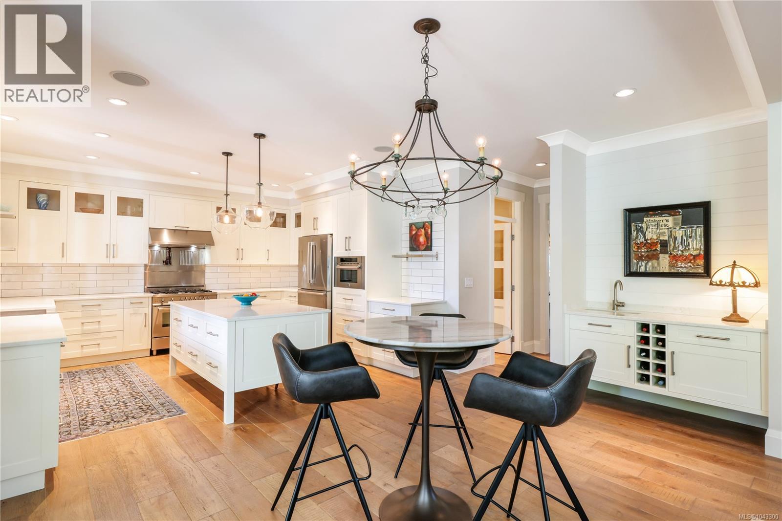 992 Bluffs Dr - 13