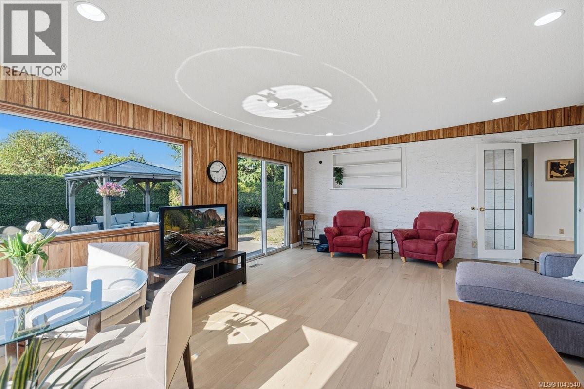 526 Ruby Cres - 10
