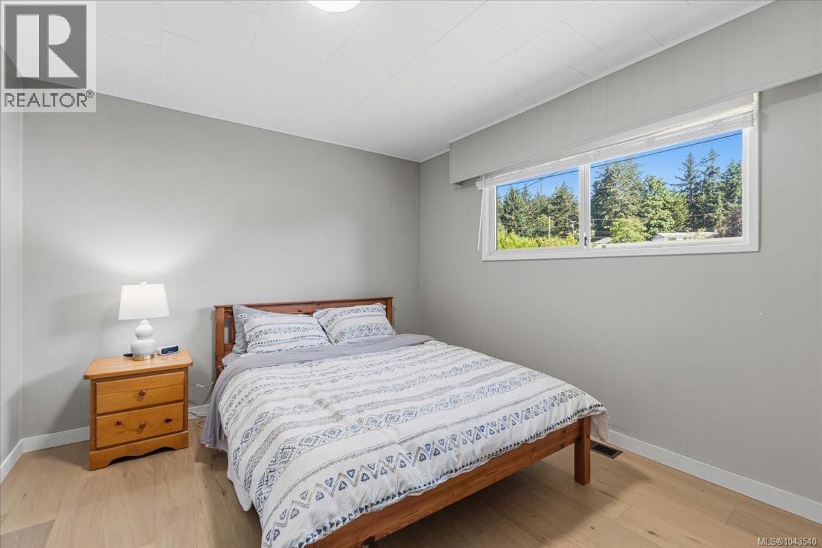 526 Ruby Cres - 13