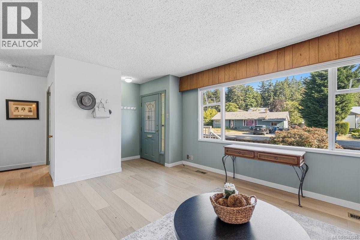 526 Ruby Cres - 3