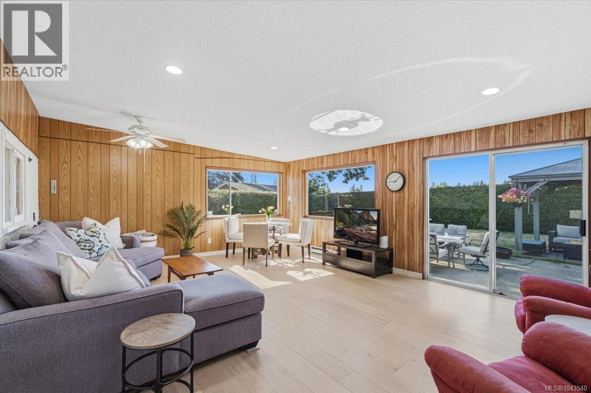 526 Ruby Cres - 9