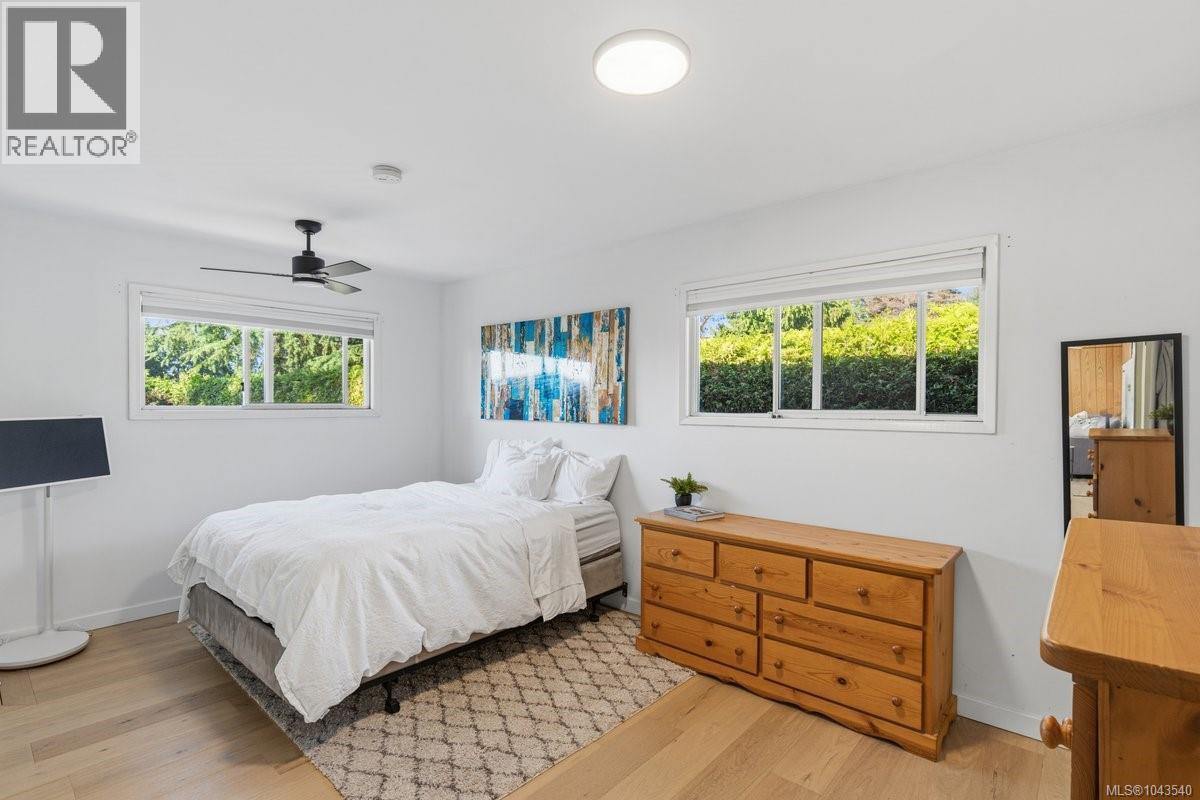 526 Ruby Cres - 11