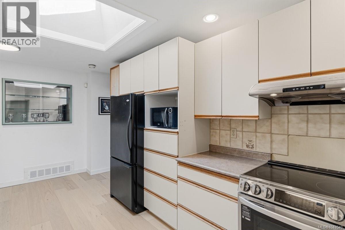 526 Ruby Cres - 8