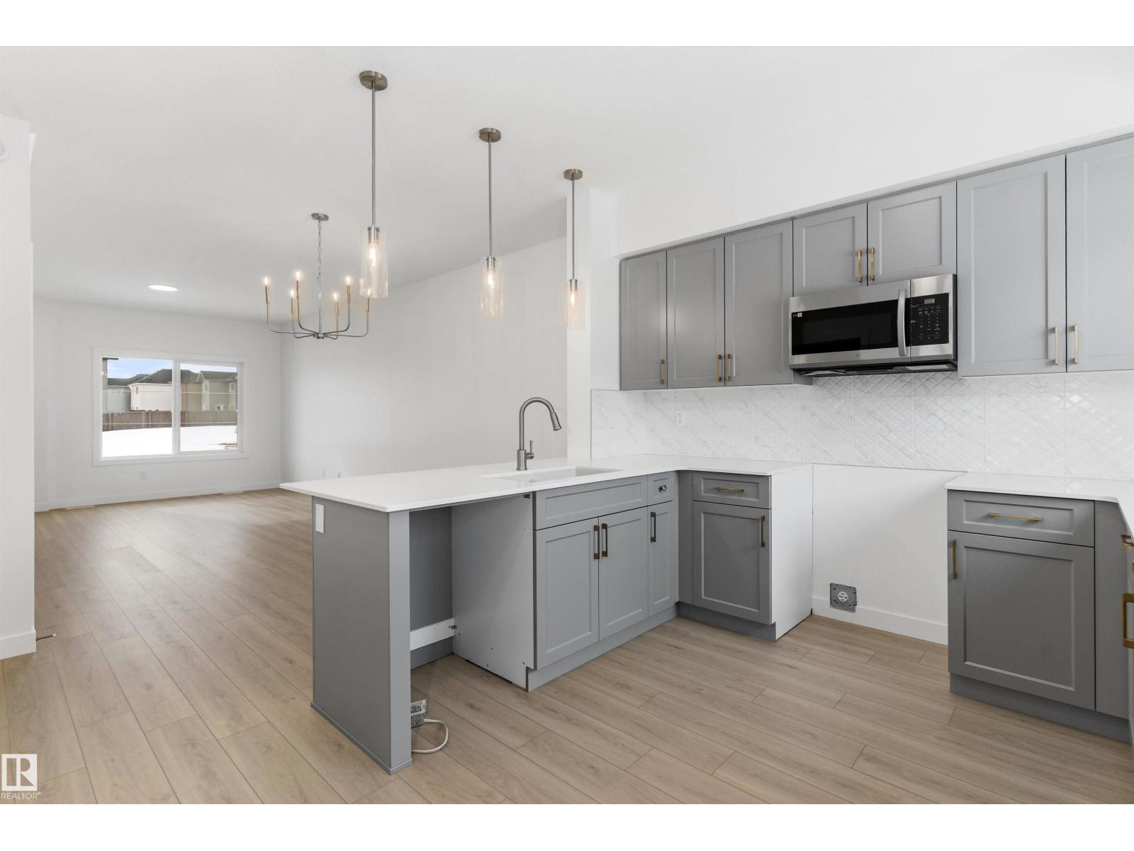 18816 28 AV NW - 5