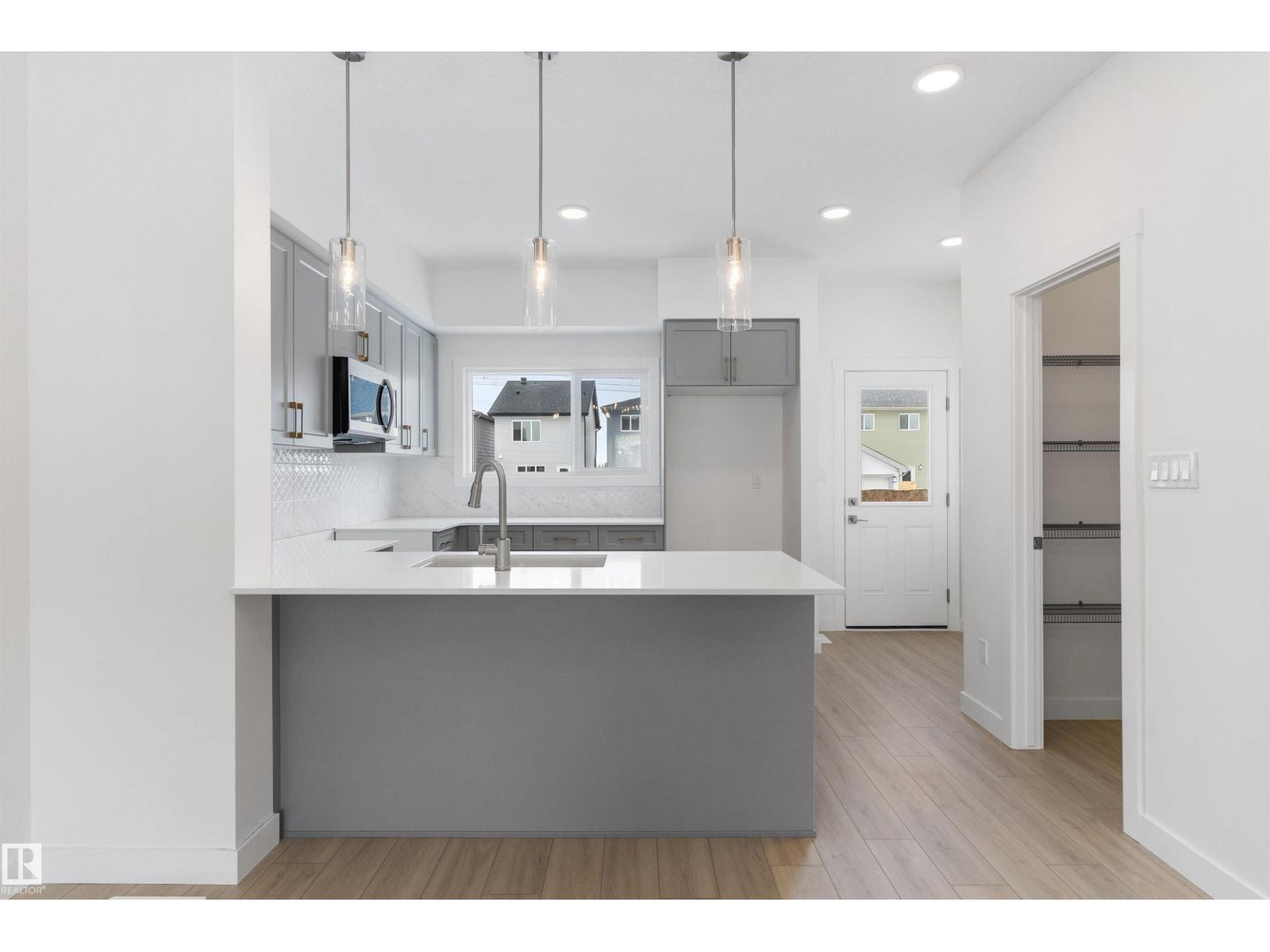 18816 28 AV NW - 10