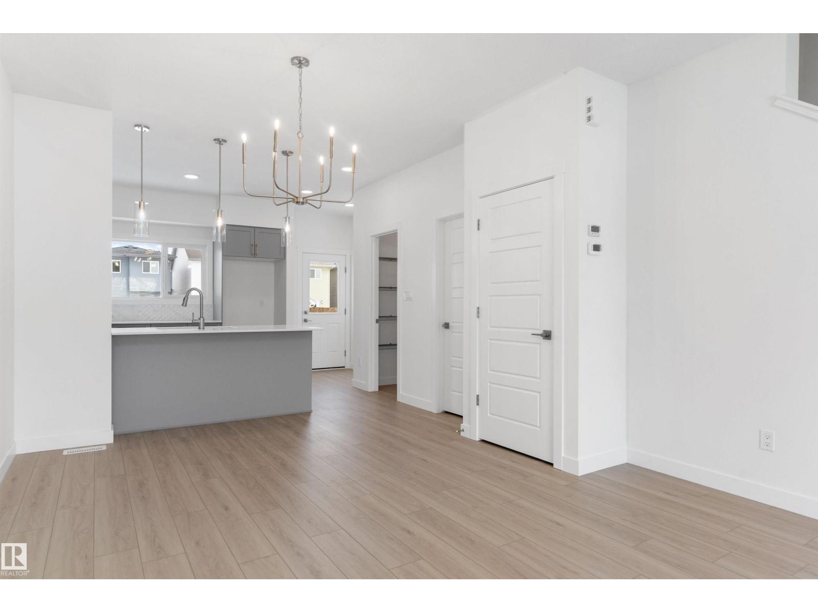 18816 28 AV NW - 15