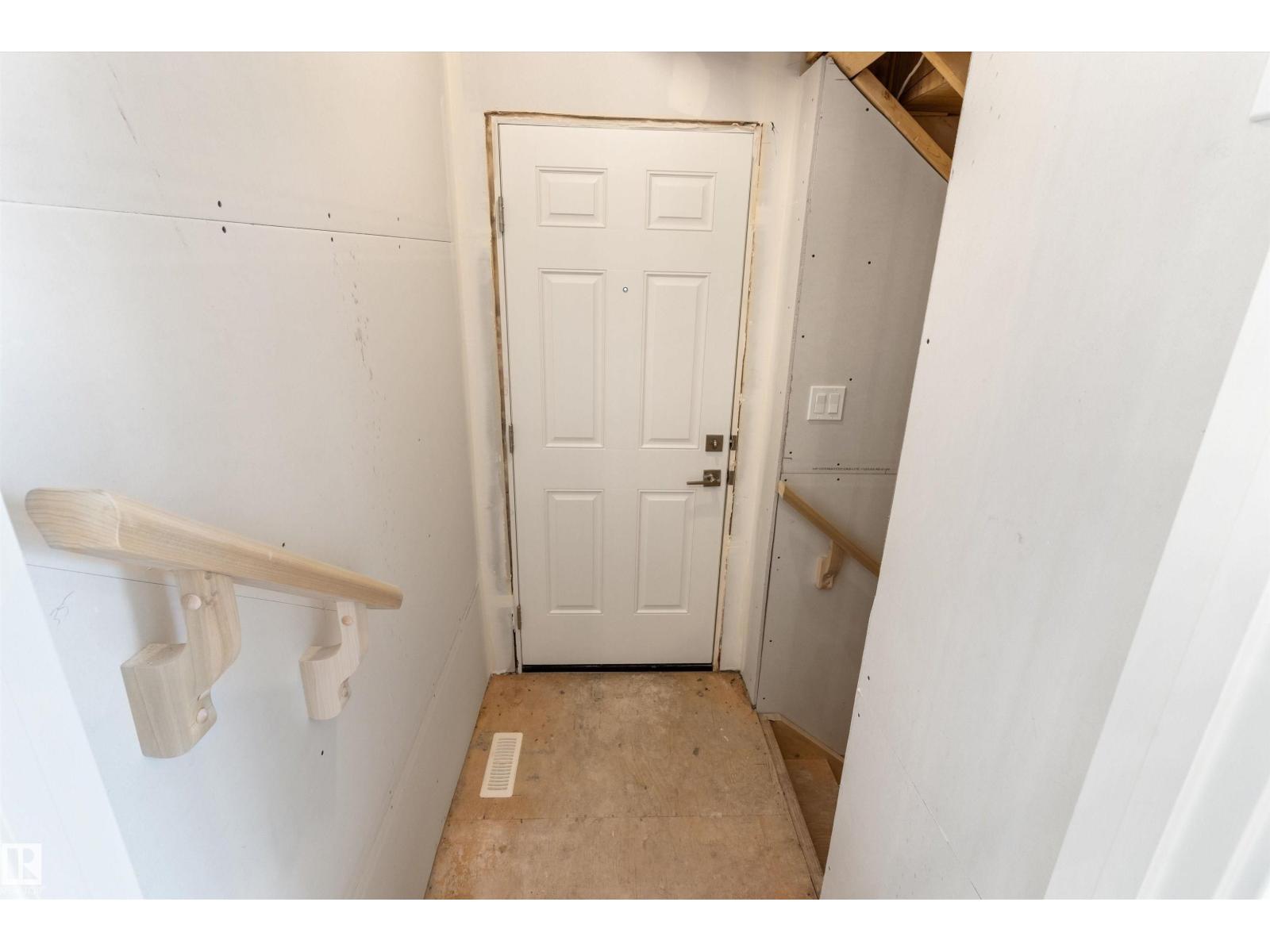 18816 28 AV NW - 35