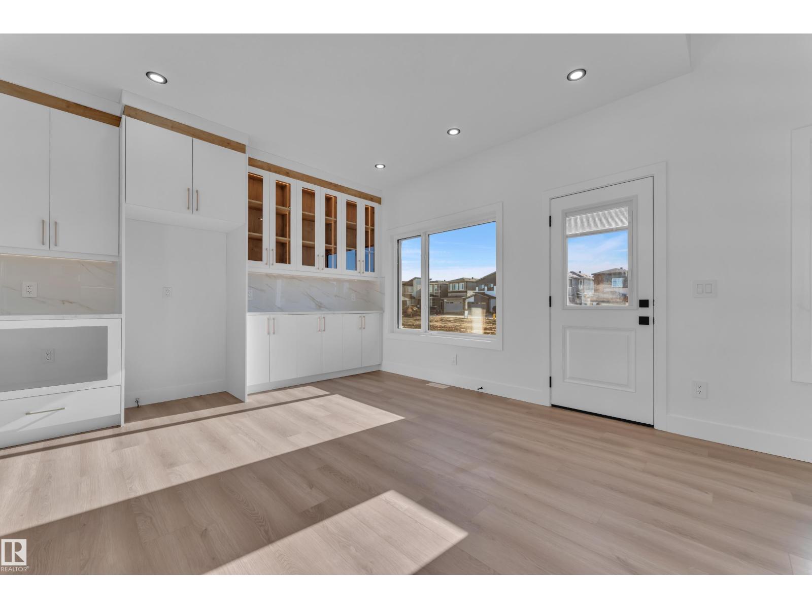 382 Linden LO - 15