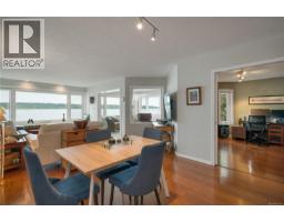 Living room - 2 553 Island Hwy, Campbell River, BC V9W2B9 Photo 9