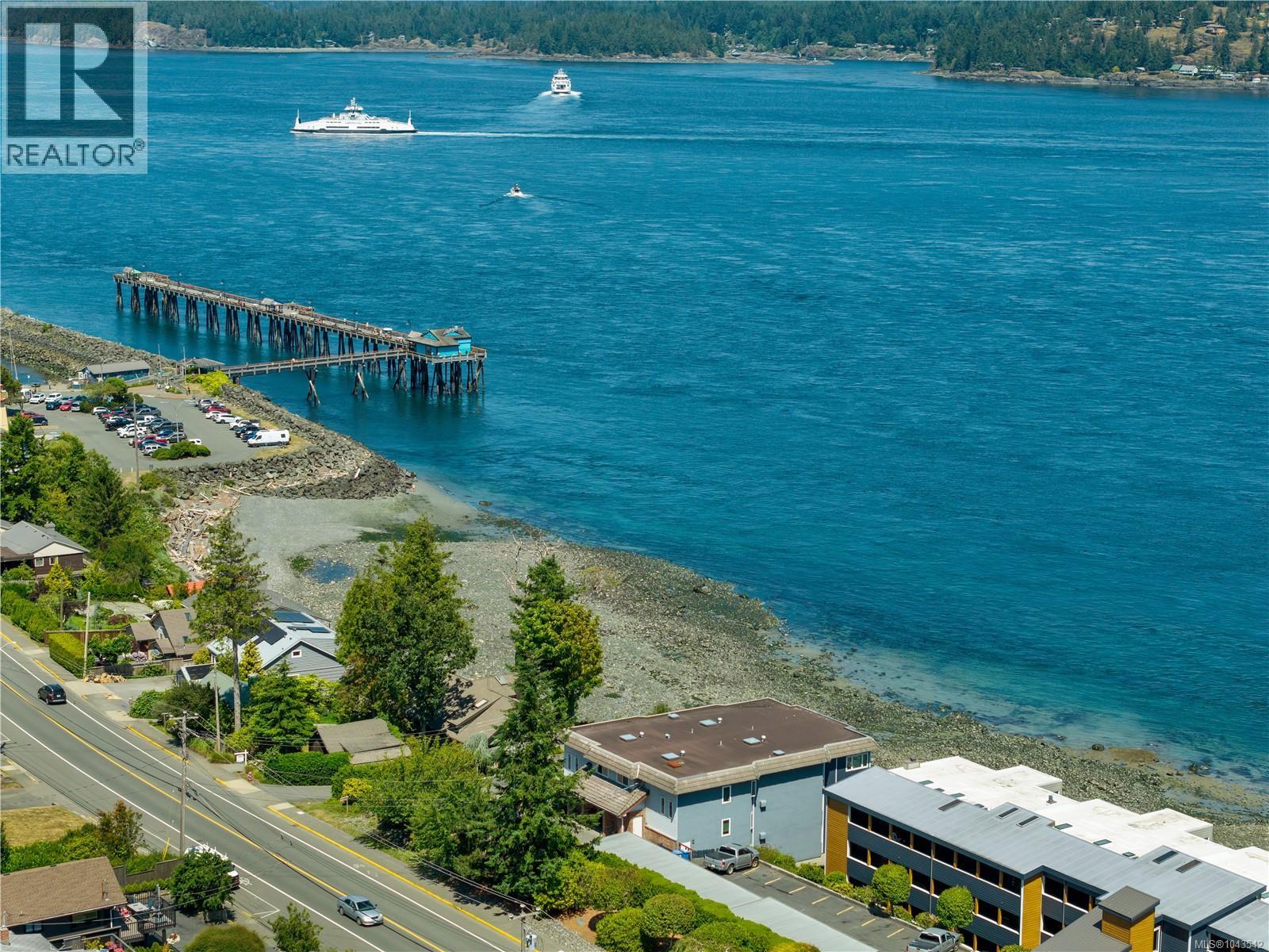 #2 553 Island Hwy - 44