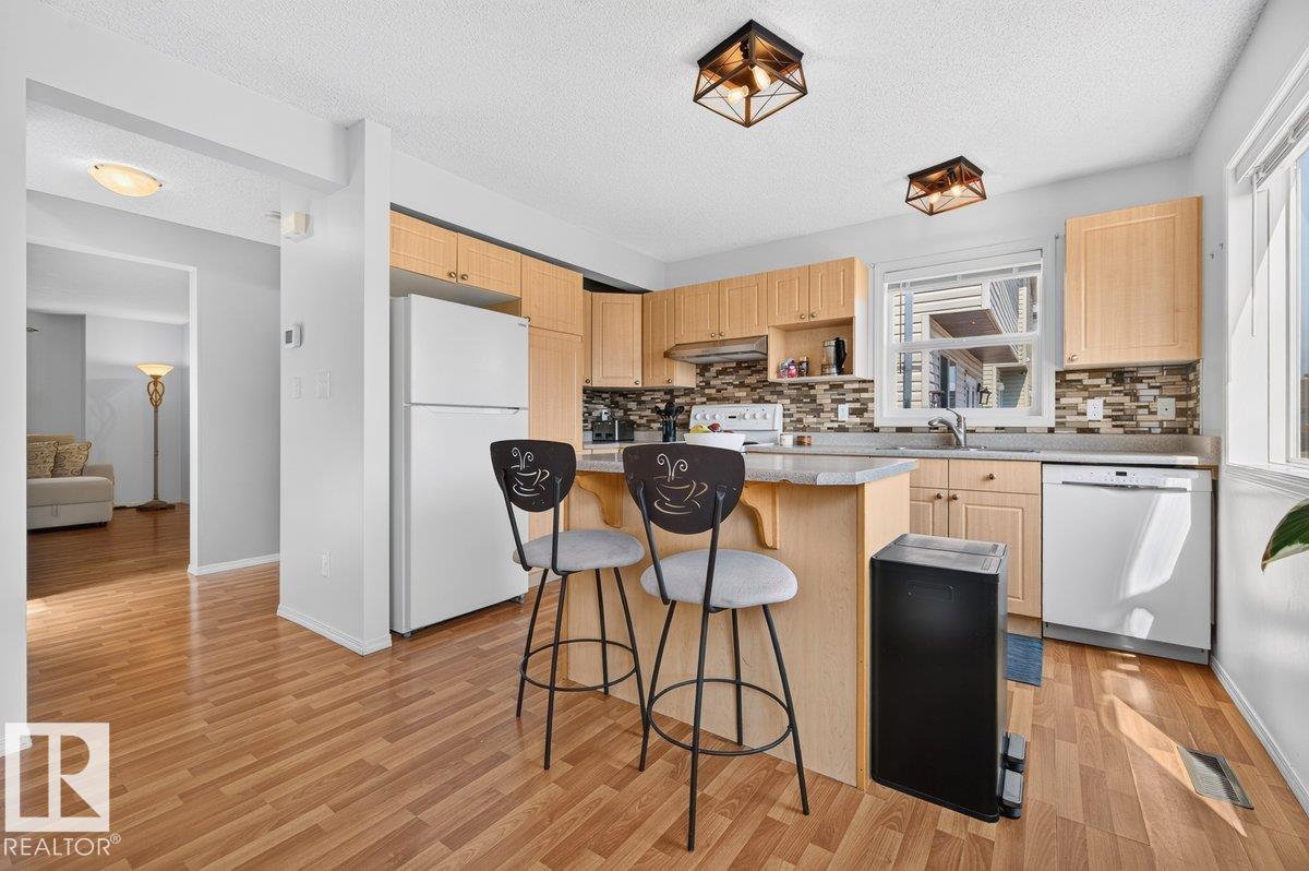 17411 90 ST NW - 17
