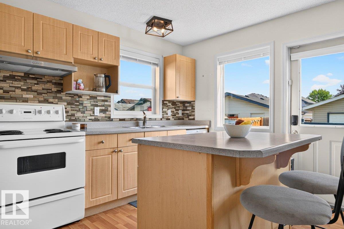 17411 90 ST NW - 18