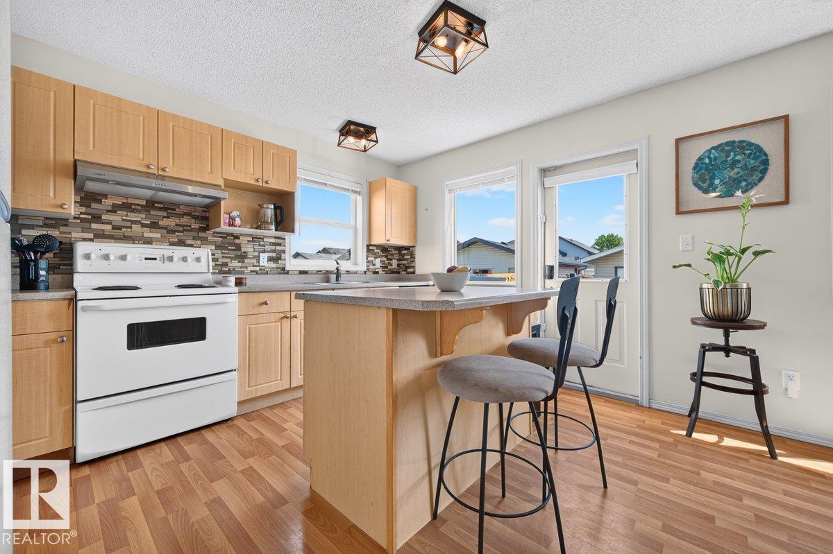 17411 90 ST NW - 16