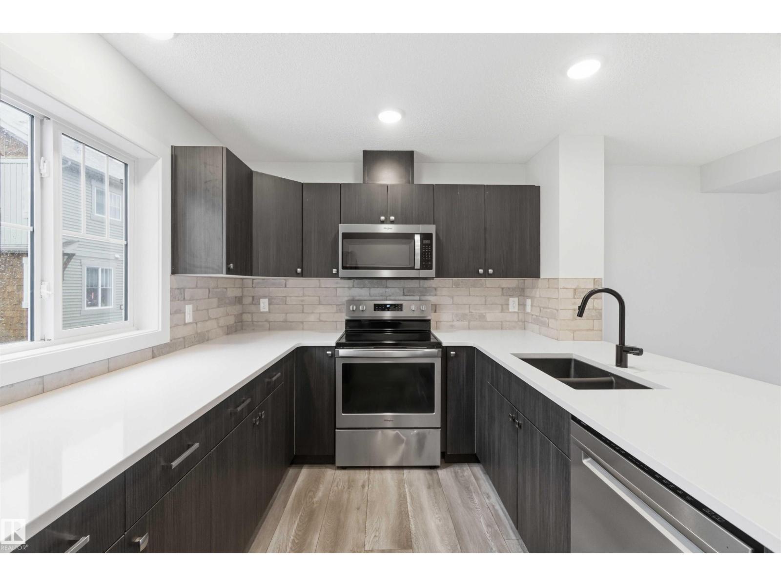 36 1005 GRAYDON HILL BV SW - 24