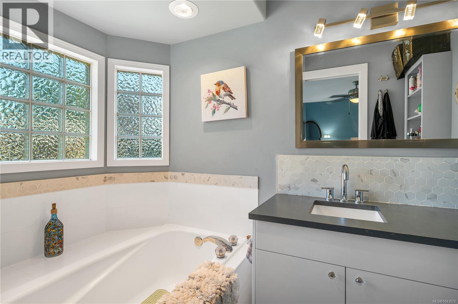 242 Dahl Rd - 34