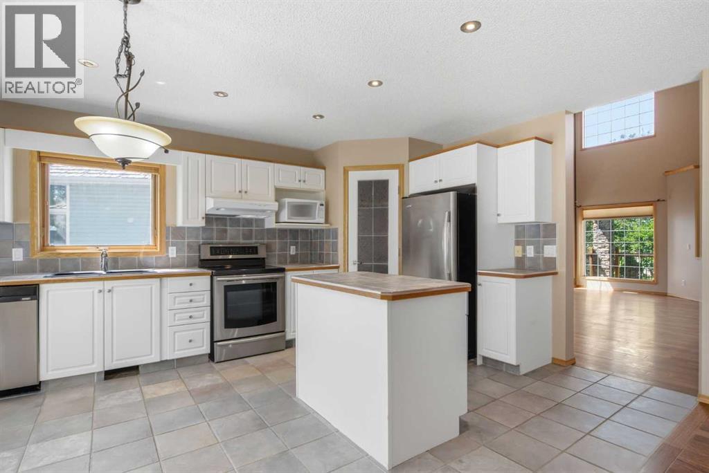 144 Douglas Ridge Close SE, Douglasdale/Glen, Calgary photo 4